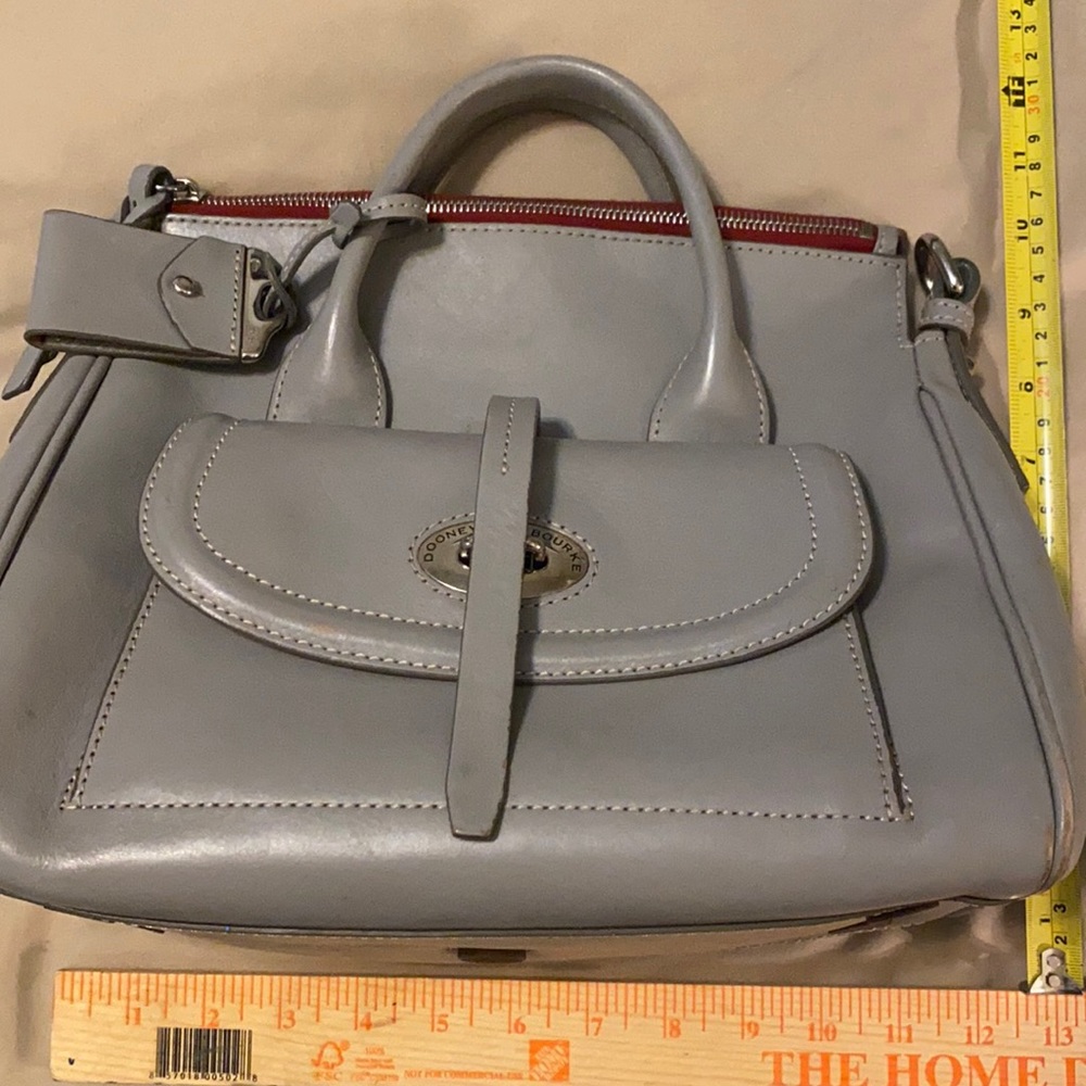 Purse dooney and bourke color grey
